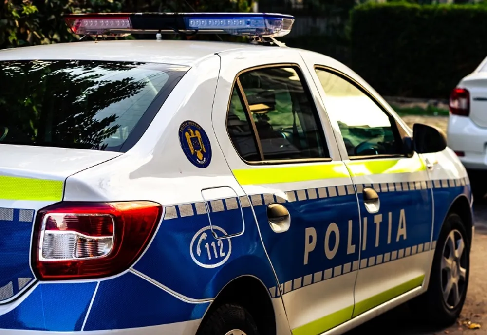 Bărbat recalcitrant internat la Spitalul de Psihiatrie! Asculta muzică şi arunca cu obiecte de la geamul apartamentului