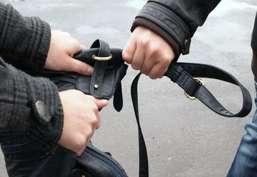 Patru minori din Baia Mare au atacat doi bătrâni şi le-au furat banii