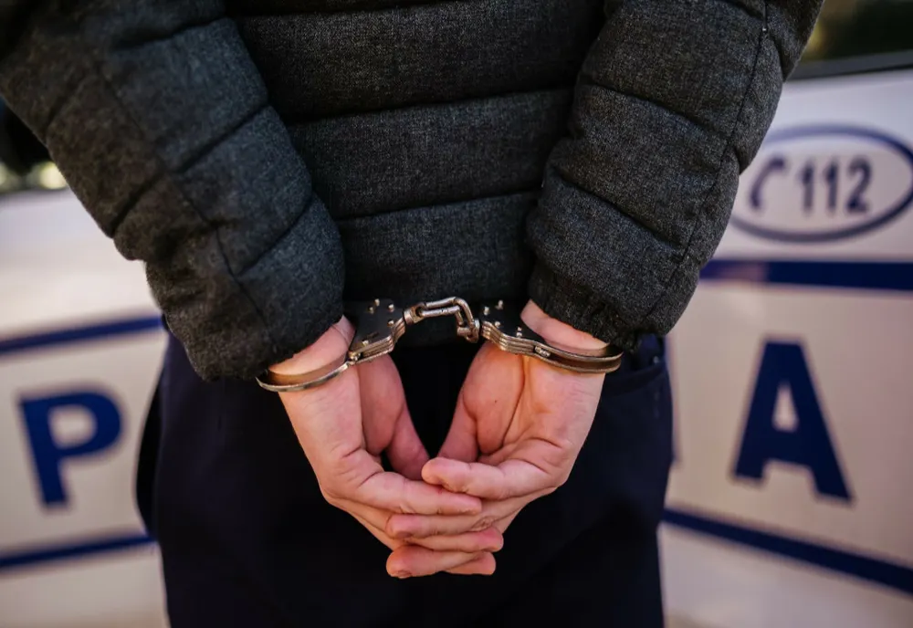 Maramureșean, condamnat pentru instigare la înșelăciune și punerea în circulație de valori străine falsificate, depistat și dus după gratii de polițiștii orădeni