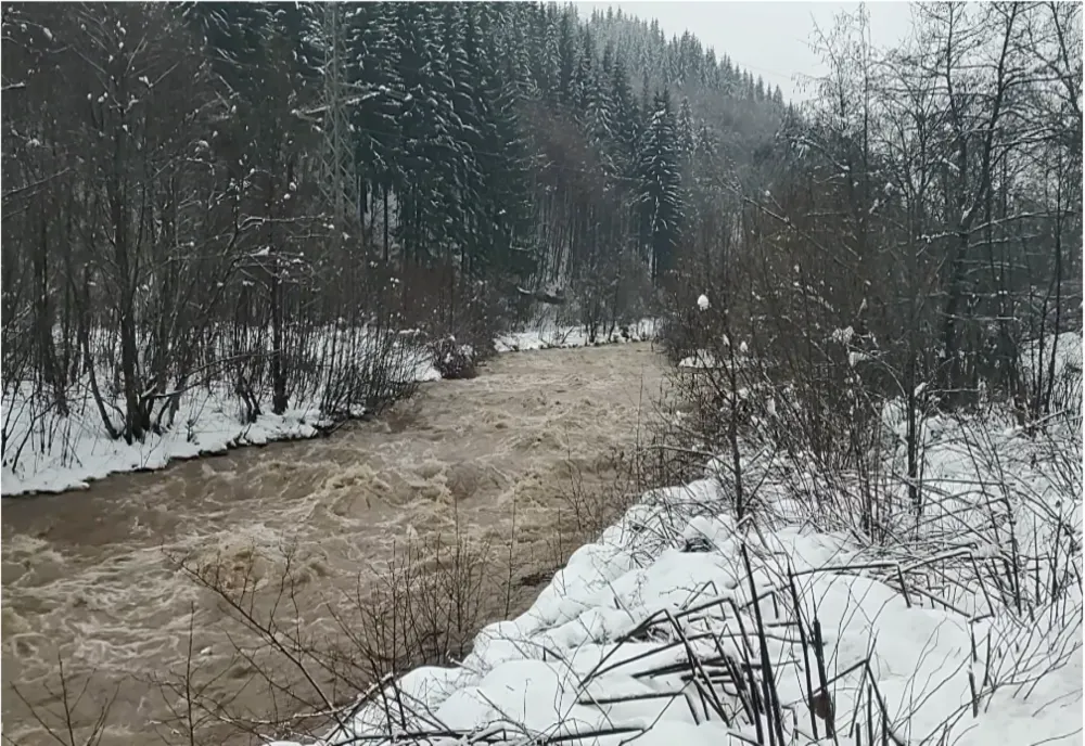 Cod portocaliu de inundații în mai multe județe. Hidrologii au actualizat avertizările - HARTA