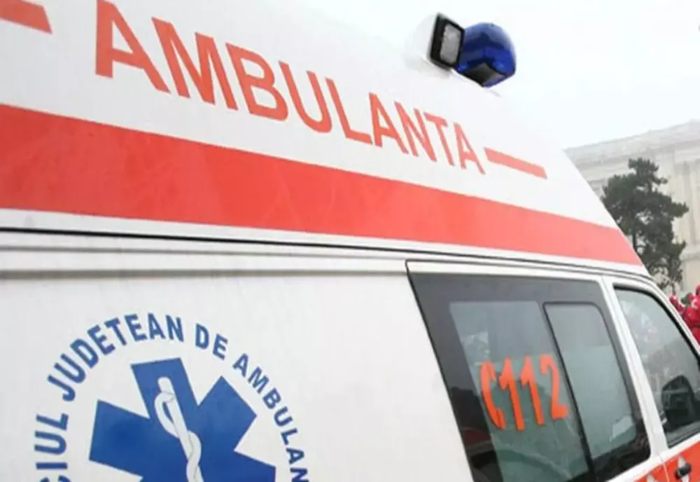 Patru răniți după impactul dintre un microbuz și un excavator pe DN 18, în județul Maramureș