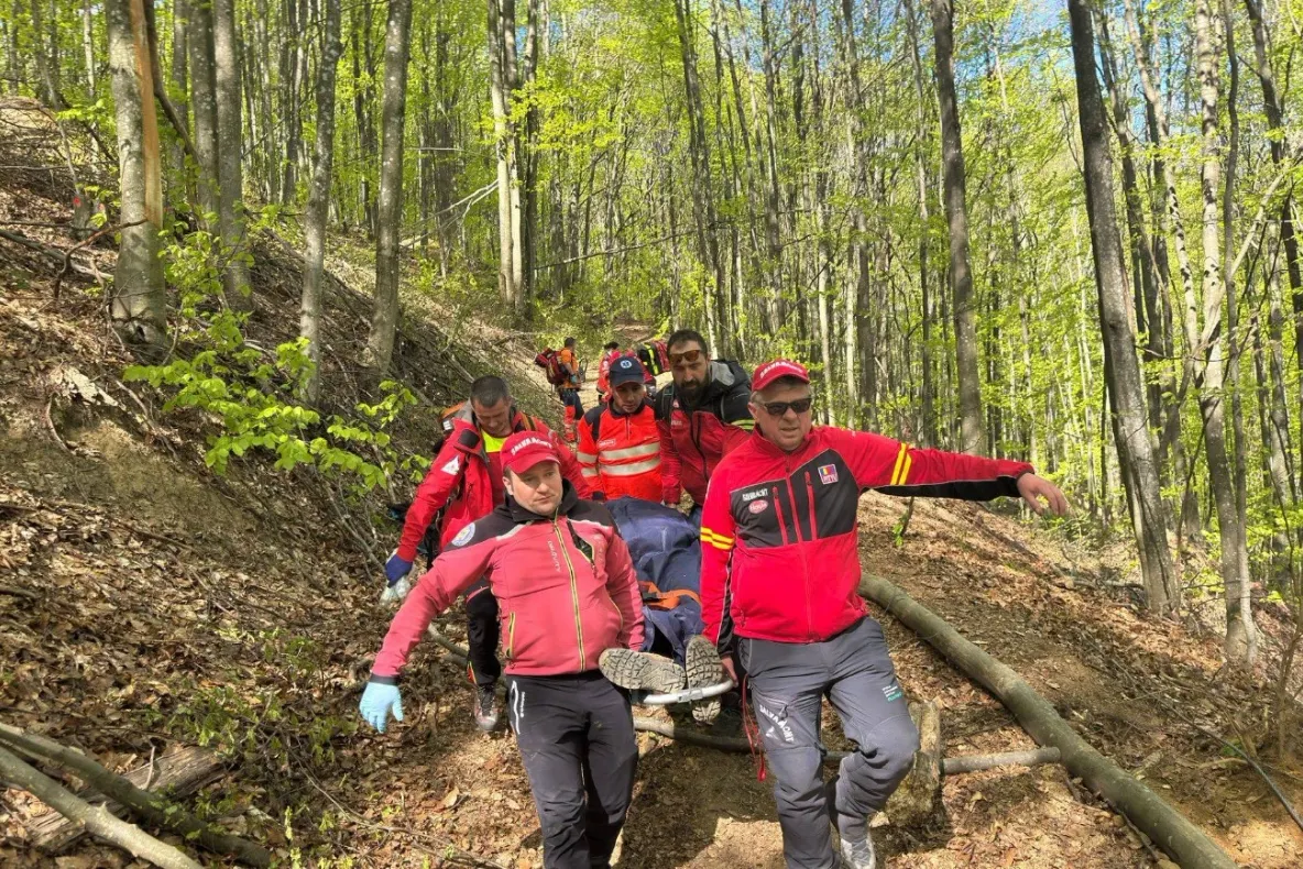 Intervenție contracronometru a salvatorilor montani pentru salvarea unui bărbat în Maramureș