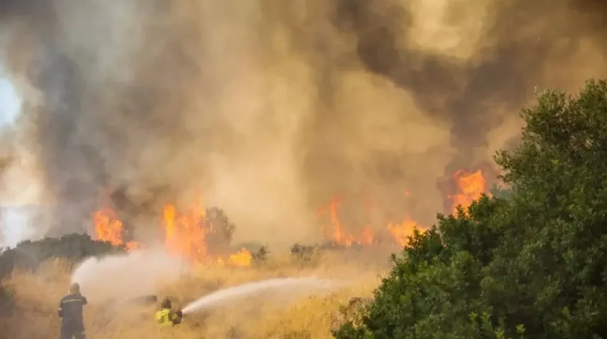 Turiștii români care tranzitează Serbia se confruntă cu blocaje rutiere din cauza incendiilor