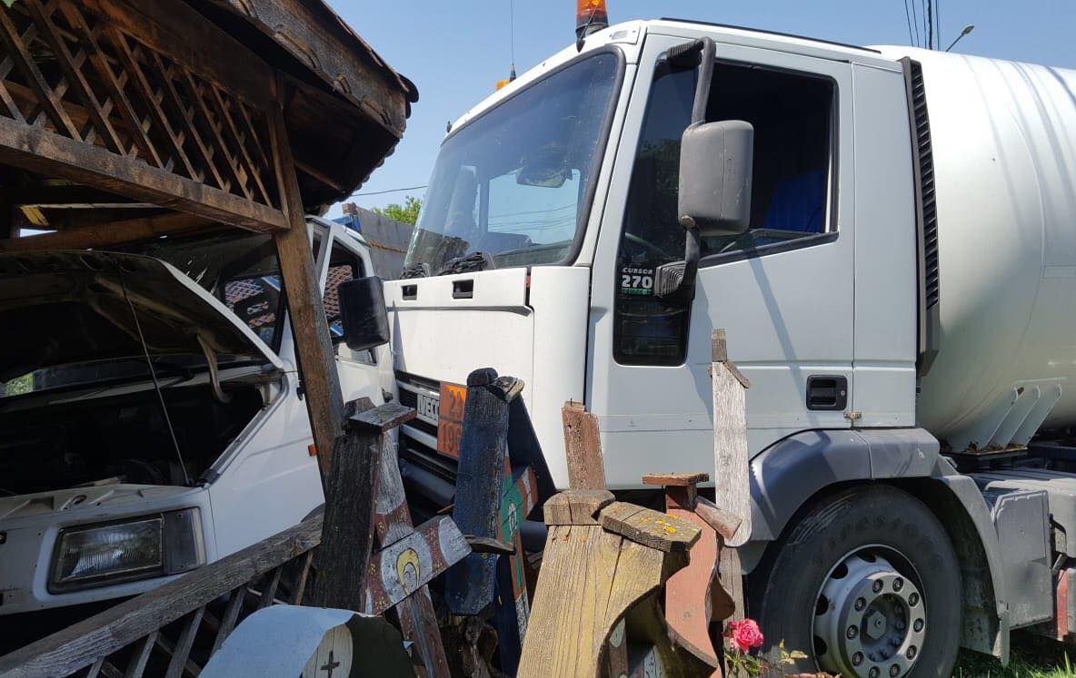 Accident grav în Sighet. 2 mașini au fost serios avariate