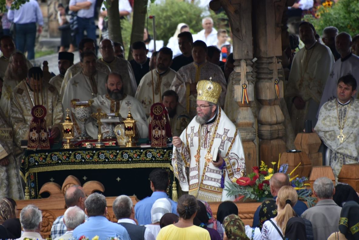 Episcopul Maramureşului şi Sătmarului, Iustin Hodea a primit titlul de cetăţean de onoare din partea Consiliului Judeţean