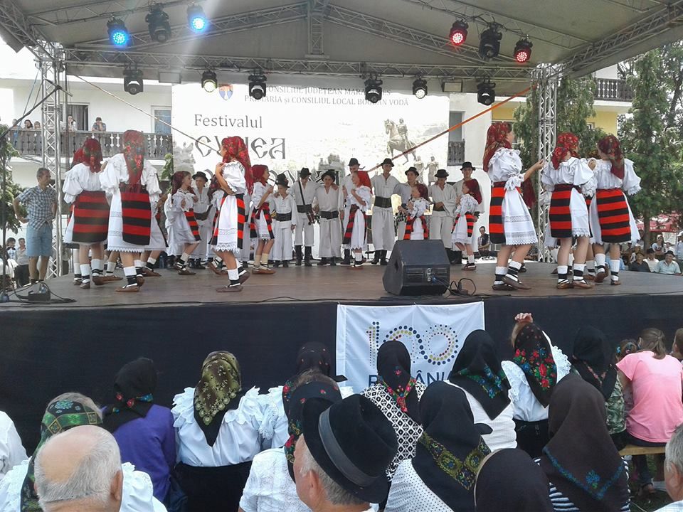 Festivalul Cuhea Voievodală a reunit oameni politici şi ansambluri folclorice în comuna Bogdan Vodă