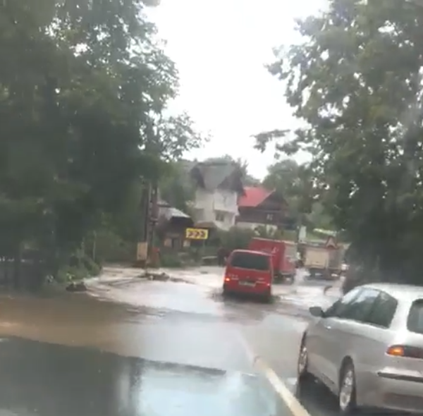 Rupere de nori într-o localitate din Maramureș