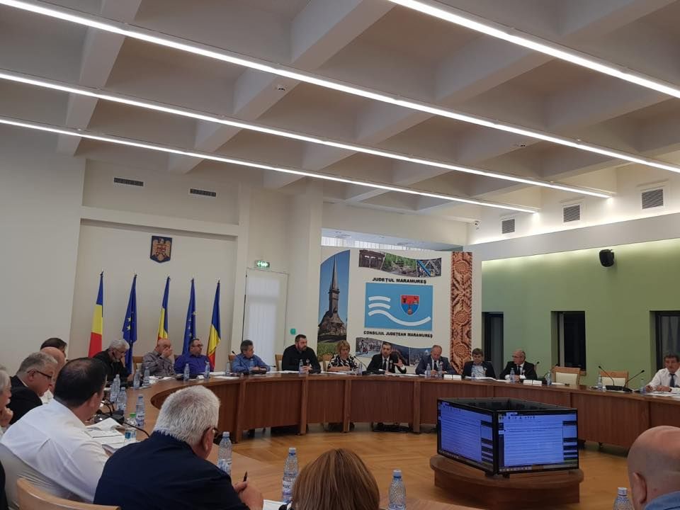 Moment de reculegere în memoria maestrului Dumitru Fărcaș, în debutul ședinței extraordinare de Consiliu Județean