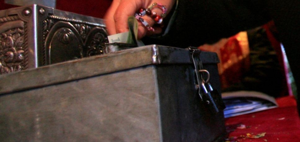 Poliţiştii maramureşeni au prins şi reţinut doi tineri bănuiţi că au comis furturi din lăcaşuri de cult din mai multe judeţe