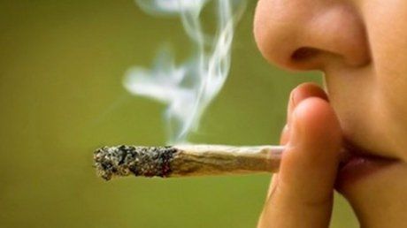 Drogurile în rândul adolescenţilor, temă de dezbatere la Prefectura Maramureş