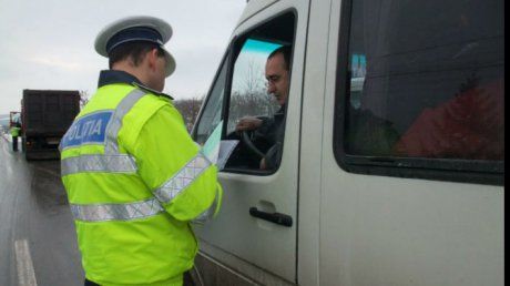 Navetiştii se plâng de şoferii microbuzelor de pe ruta Baia Mare - Sighet