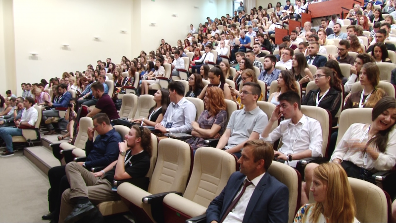 Tot mai mulţi tineri îmbrăţisează meseria de lucrător de tineret