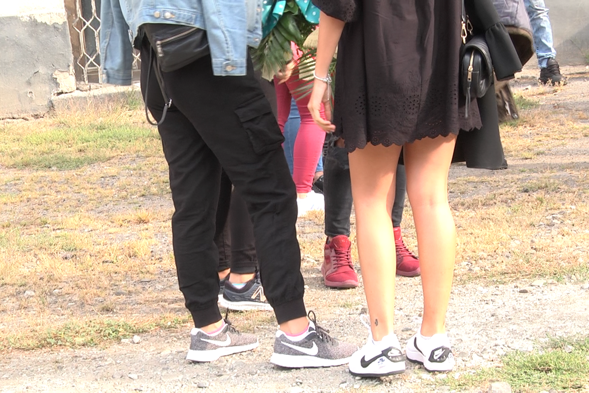 Unele eleve din Sighetu Marmației au făcut parada modei în prima zi de școală