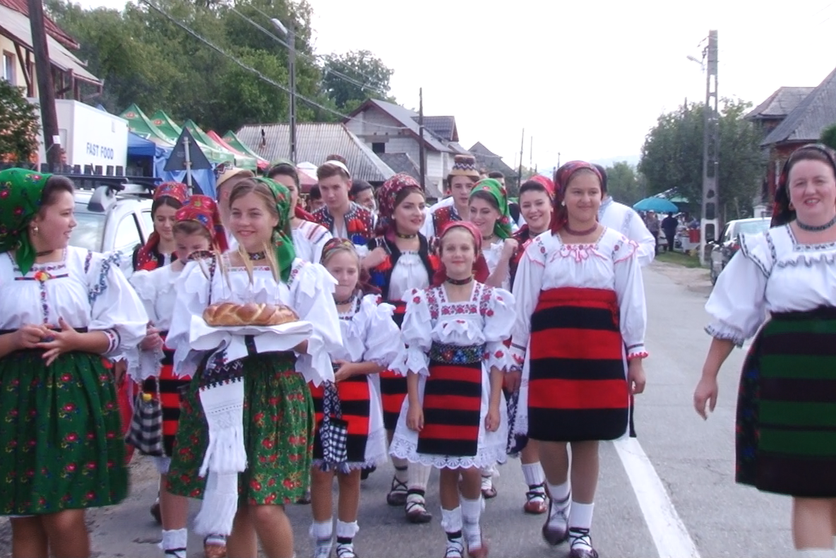 Sărbătoare tradițională în satul Nănești, județul Maramureș