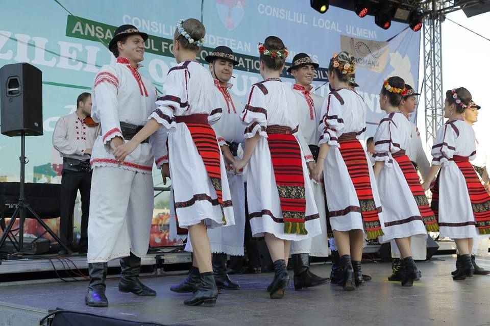 Lume multă, muzică şi distracţie la zilele oraşului Ulmeni