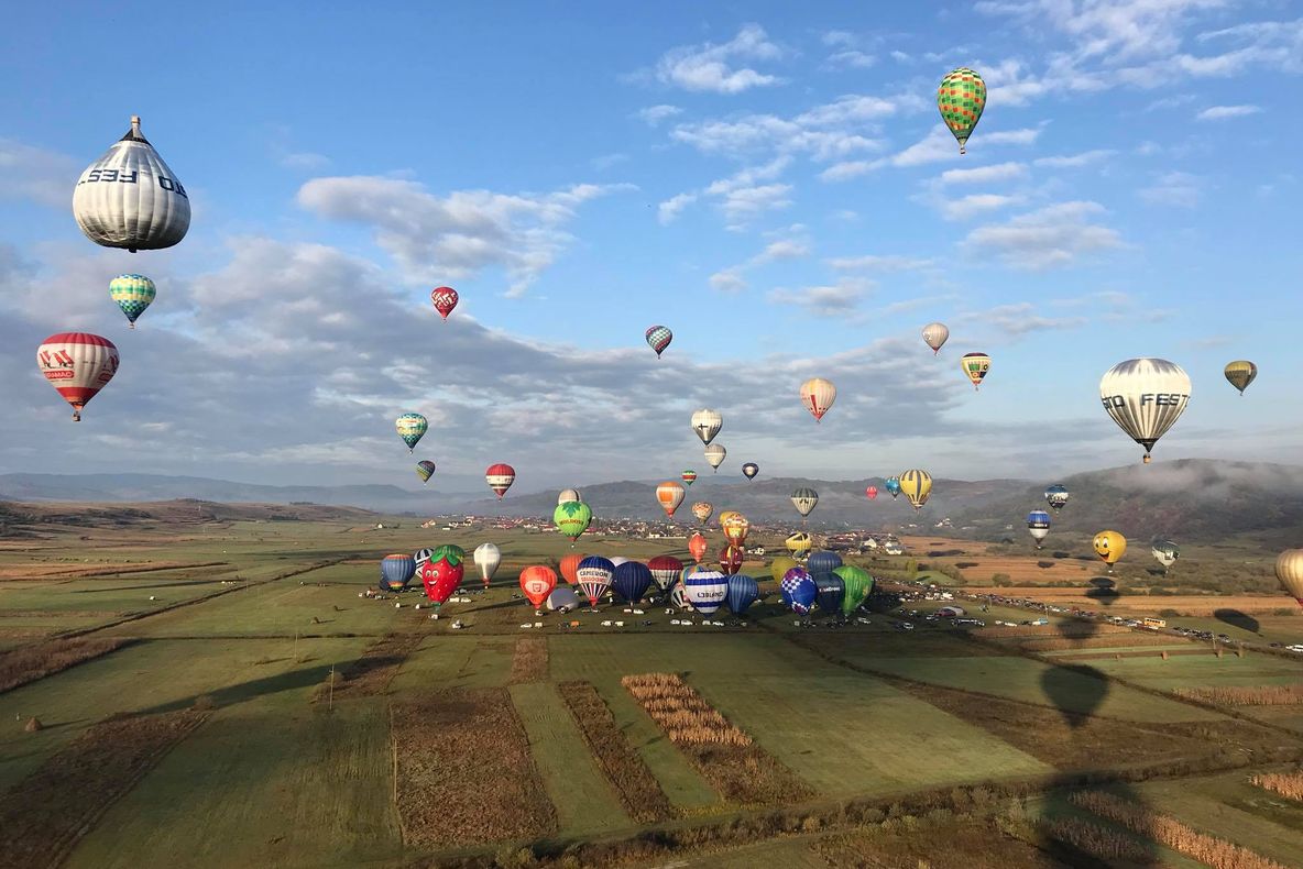 Maramureș Balloon Fiesta lansează pentru România 100 de baloane cu aer cald