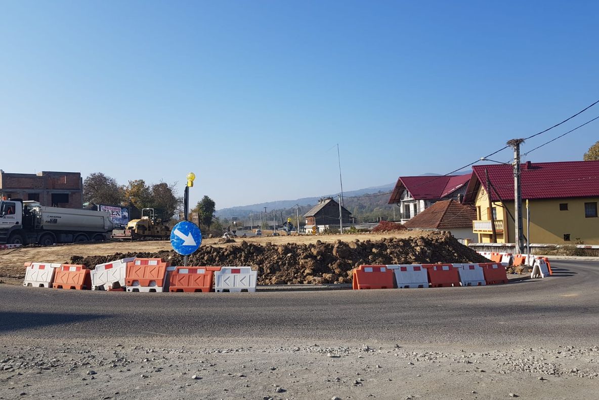 Se fac lucrări pe drumul care face legătura între Ferești și Ocna Șugatag