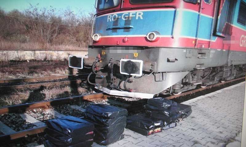 PRINSE ÎN FLAGRANT DE POLIŢIŞTI: Trei femei sunt cercetate pentru comiterea infracţiunii de contrabandă