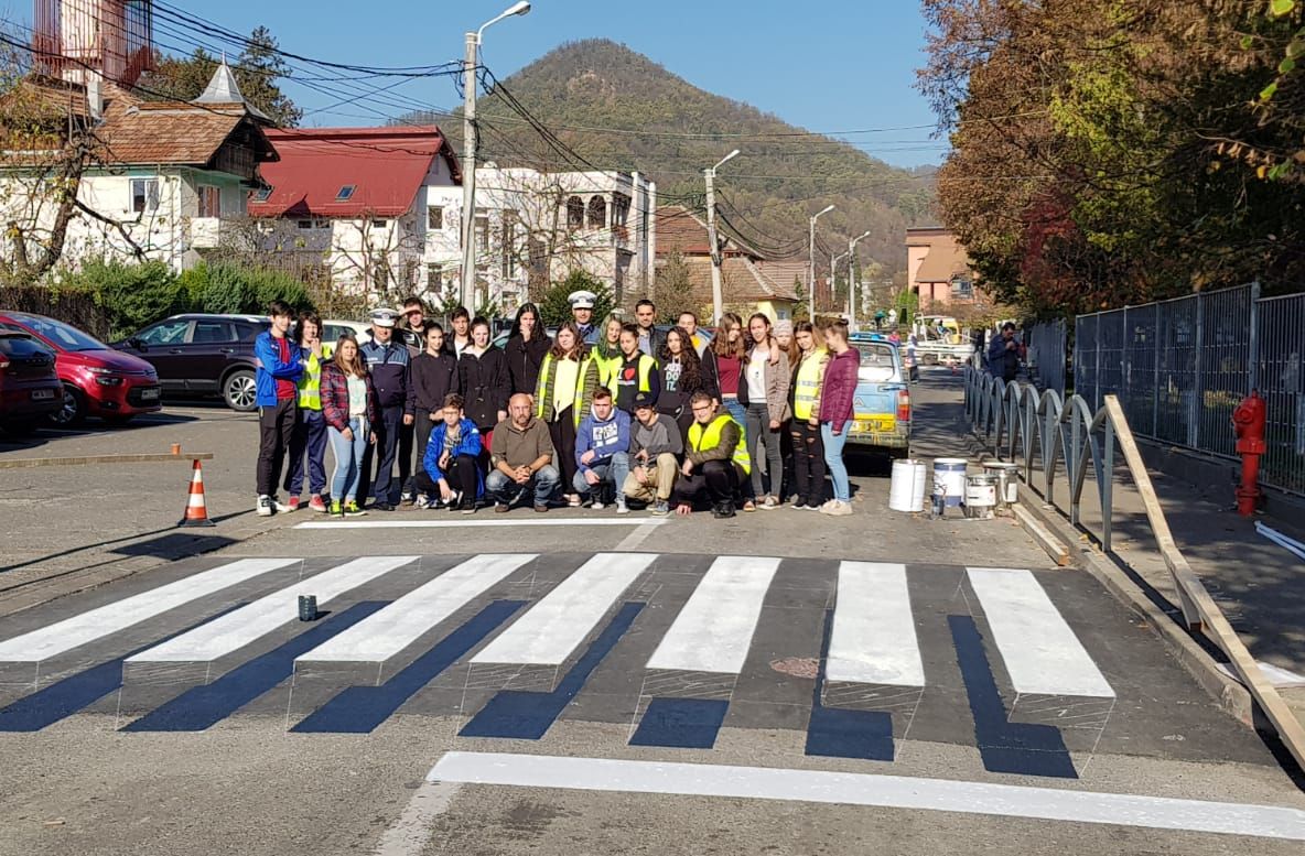 POLIȚIȘTI CU INIȚIATIVĂ: Treceri pentru pietoni 3D, în Baia Mare
