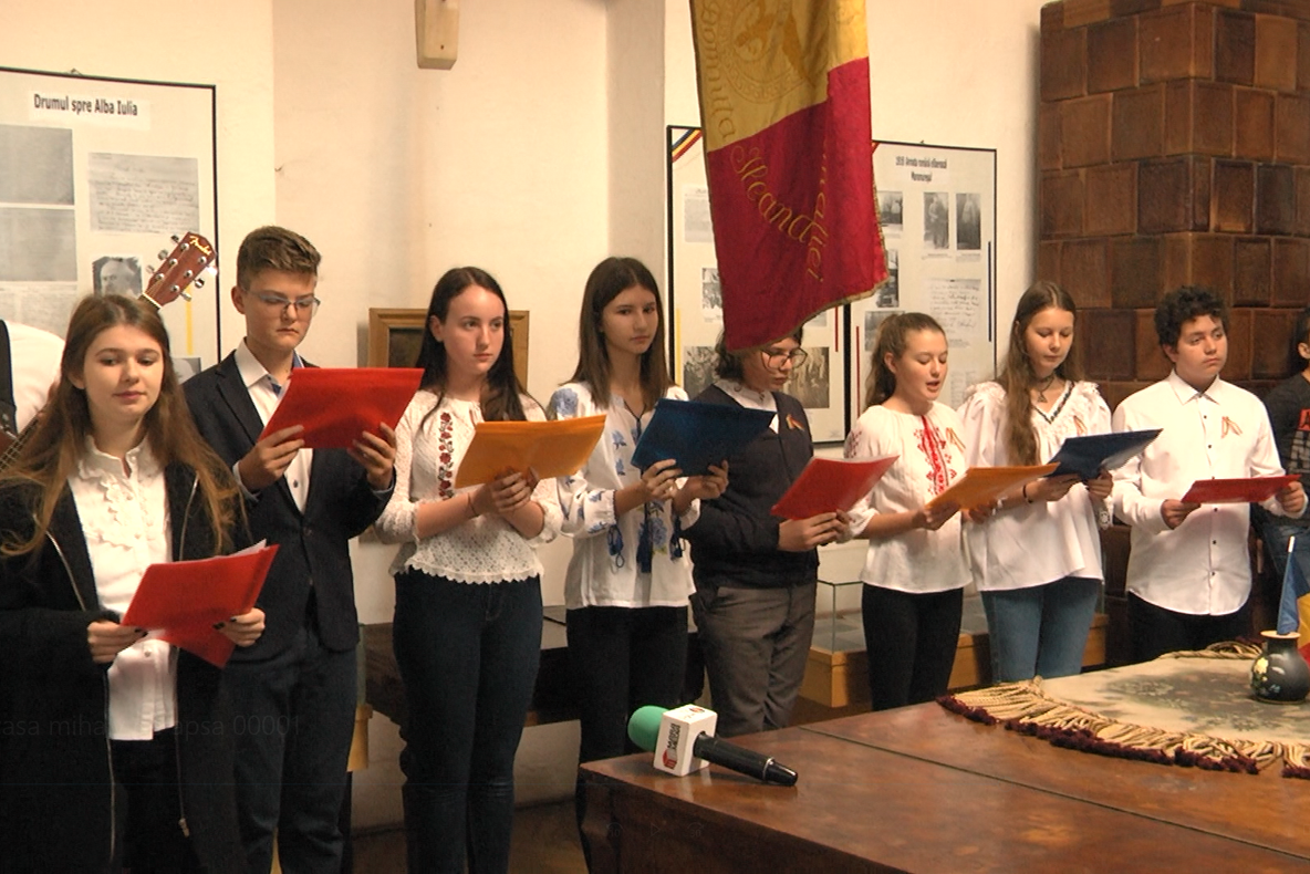 Câțiva elevi și cadre didactice din Sighetu Marmației au adus un omagiu familiei Mihalyi de Apșa printr-o serie de activități pe care le-au organizat