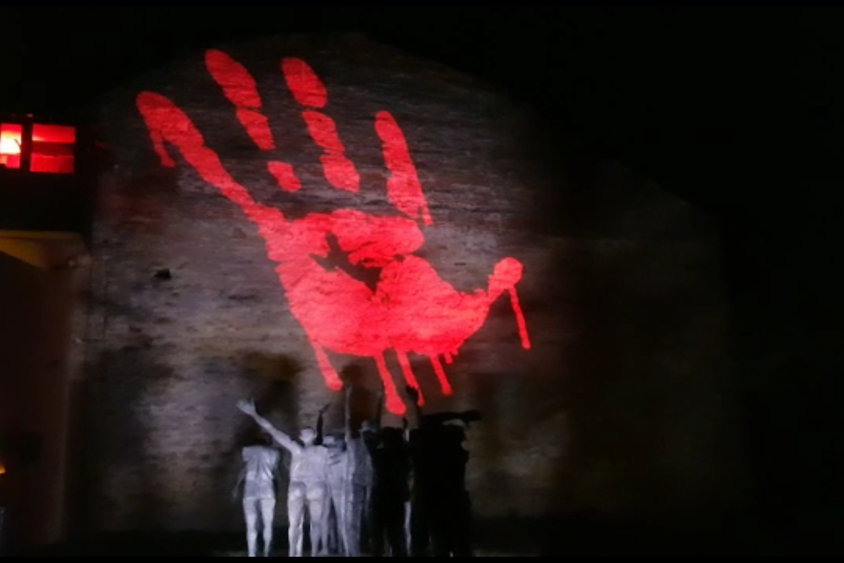 Zeci de sigheteni au participat la spectacolul de lumină și sunet de la fosta închisoare comunistă