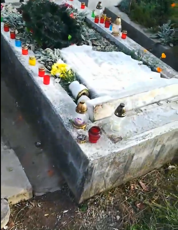 Mai multe morminte dintr-un cimitir din Sighet au fost vandalizate