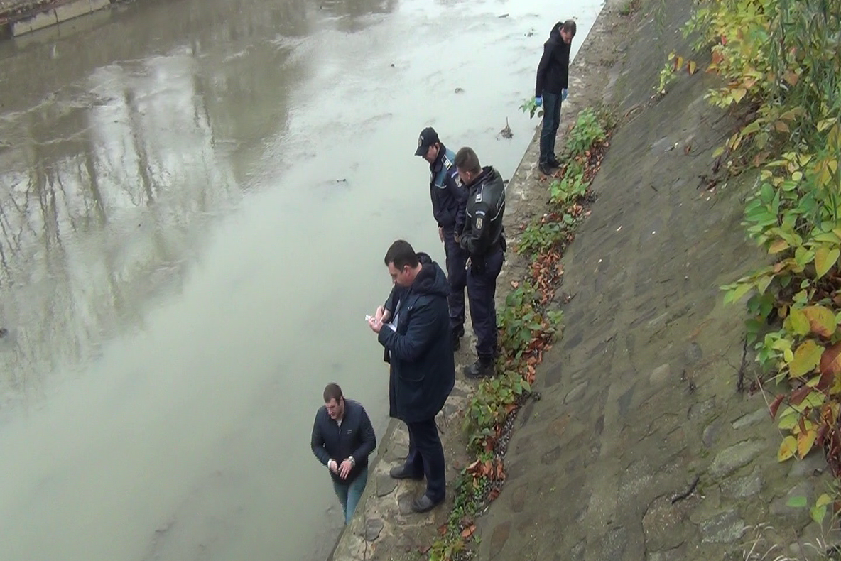 Bărbat găsit mort în Râul Săsar