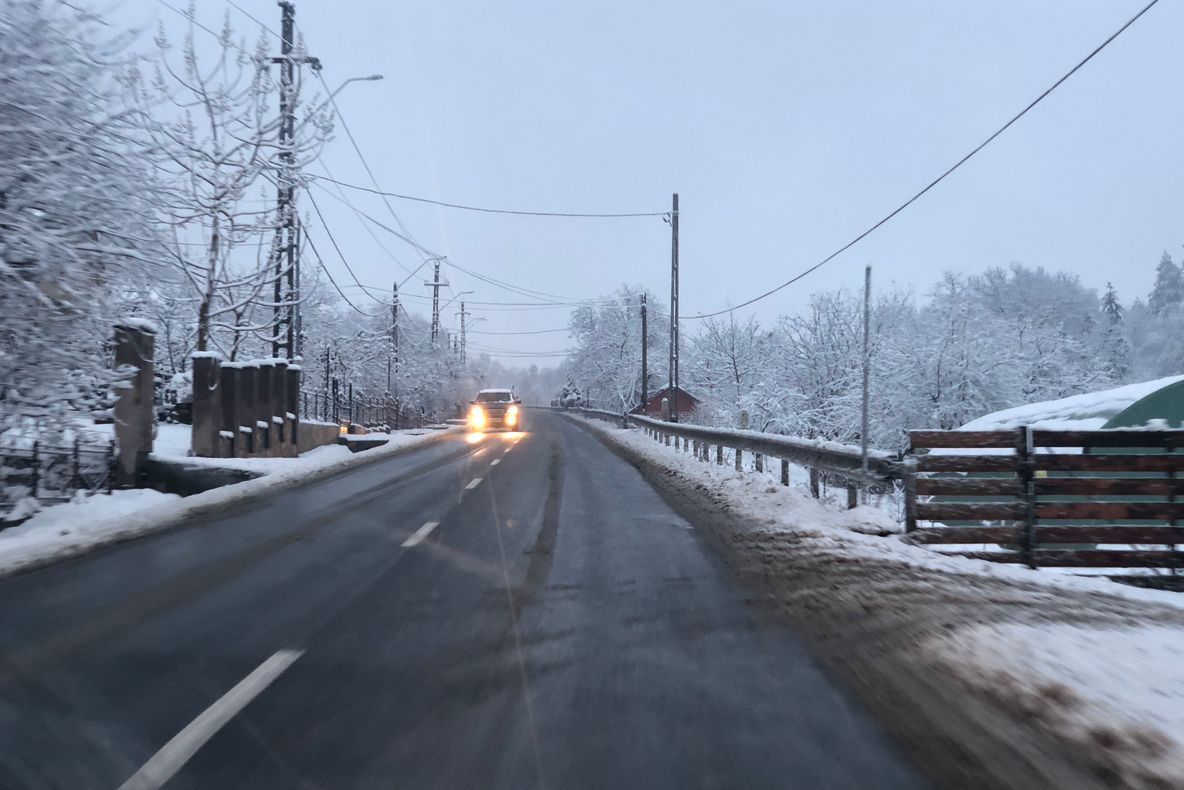 Circulație rutieră în condiții de iarnă, în Maramureș