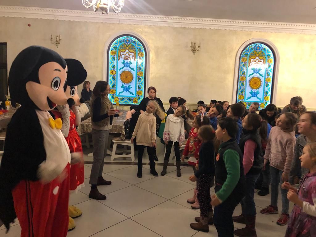 Clubul Rotary Voievodal Sighetu Marmației s-a transformat și în acest an în ajutorul lui Moș Nicolae pentru 180 de copii