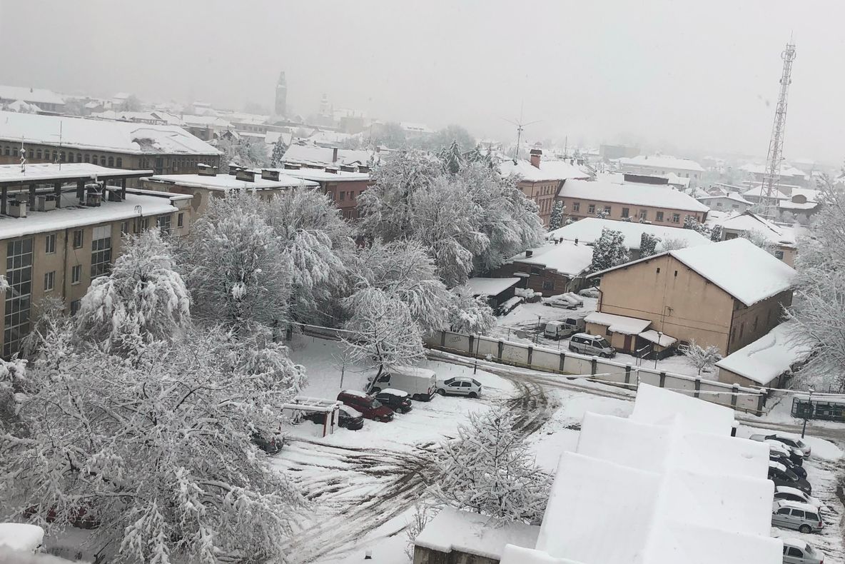 18 localități din Maramureș nu au curent electric din cauza ninsorii abundente