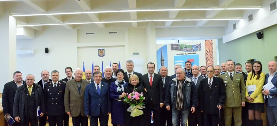 Lansare de album omagial și plachete aniversare primite de foștii prefecți ai județului