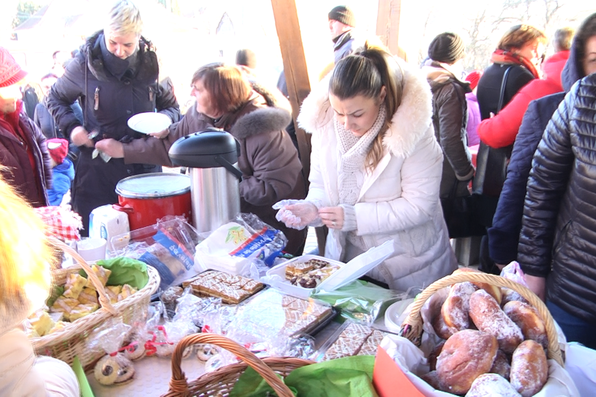 Târgul caritabil de Crăciun de la Ocna Șugatag, un succes