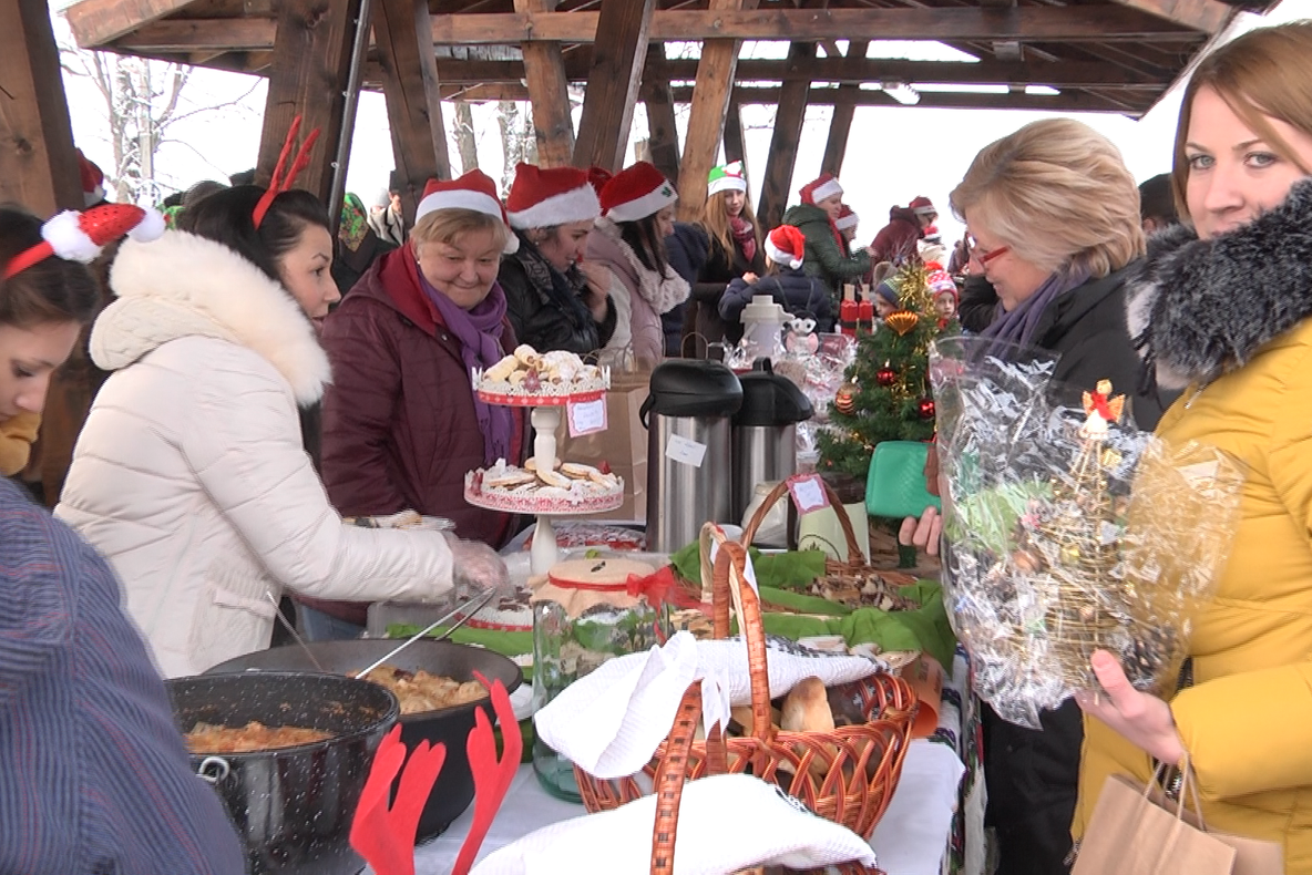 Târgul caritabil de Crăciun de la Ocna Șugatag va fi deschis joi