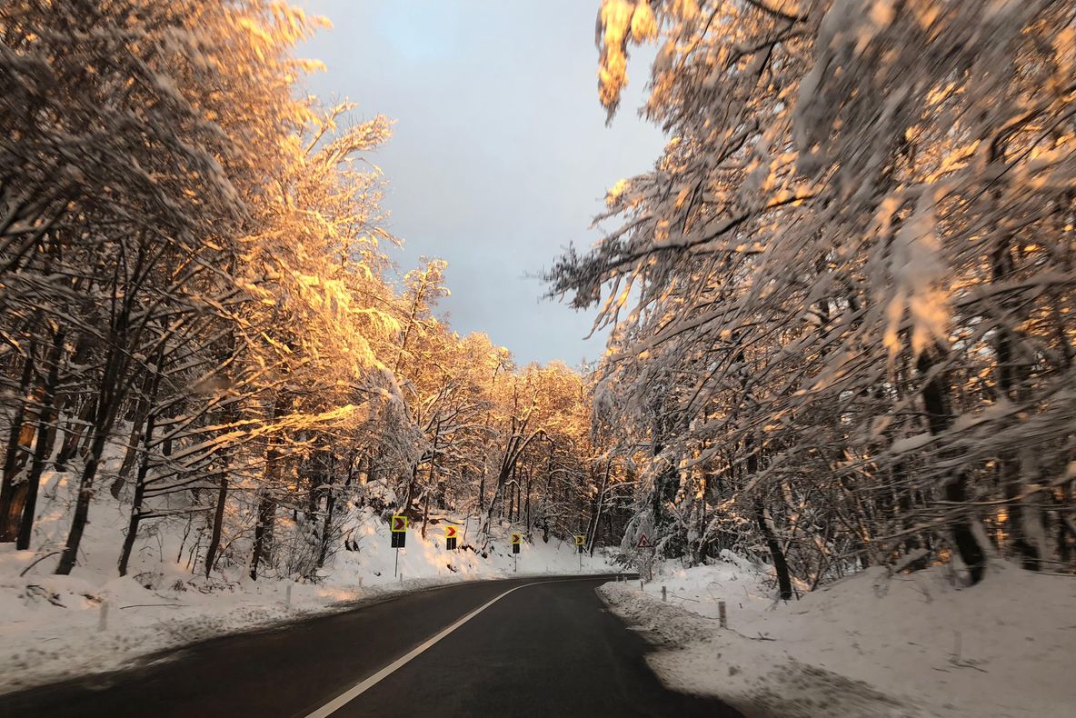 În cursul nopții, precipitații sub formă de ploaie, lapoviță și trecător ninsoare