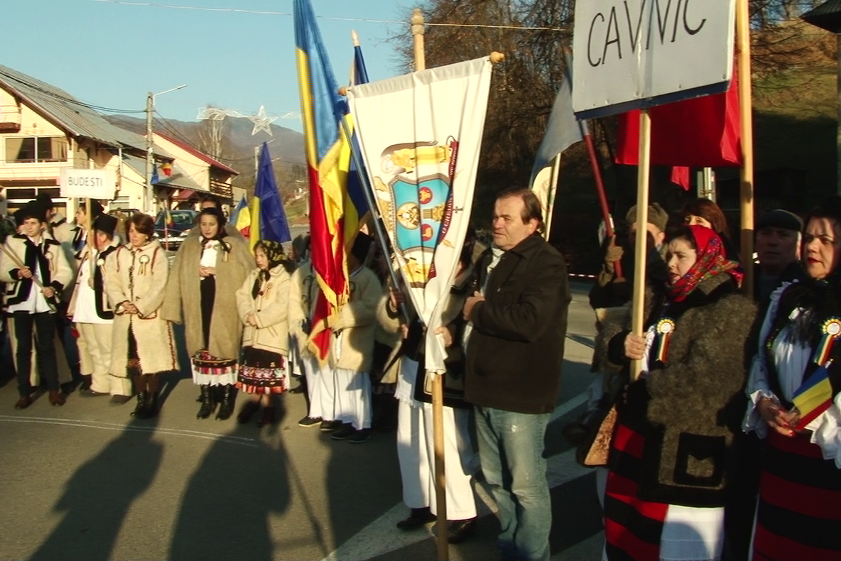 Incursiune în istorie, la Cavnic, de Ziua Națională a României. S-a și gătit românește, pe cântece patriotice