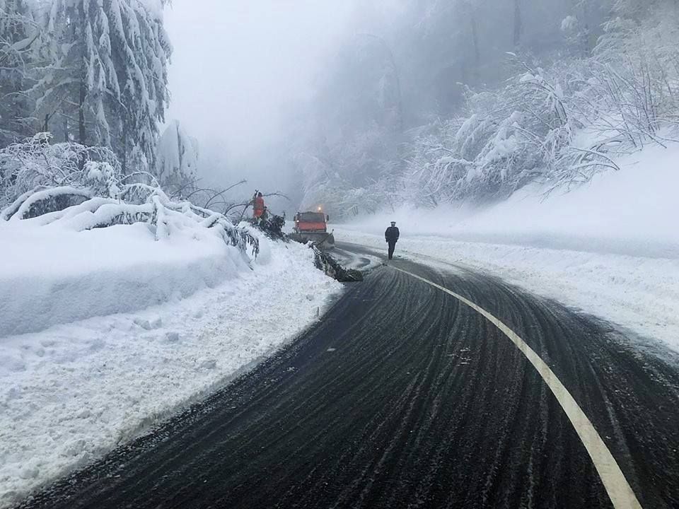 Vizibilitate redusa de ceata, sub 100 de metri, pe DN 18, in Pasul Prislop