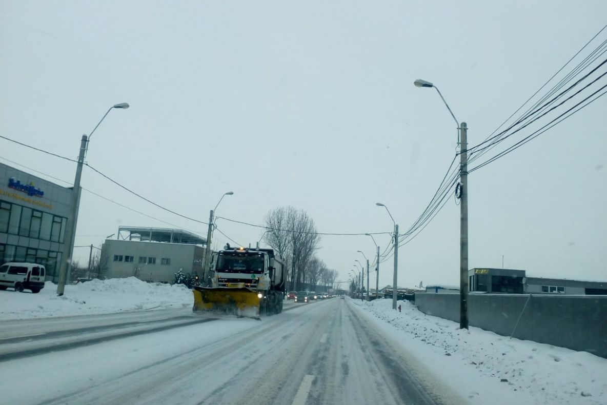 Circulația rutieră se desfășoară în condiții de iarnă, în Maramureș