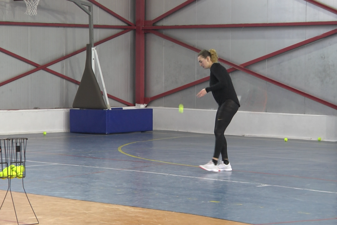 Tenismena Carmen Truș nu renunță la antrenamente nici în vacanță