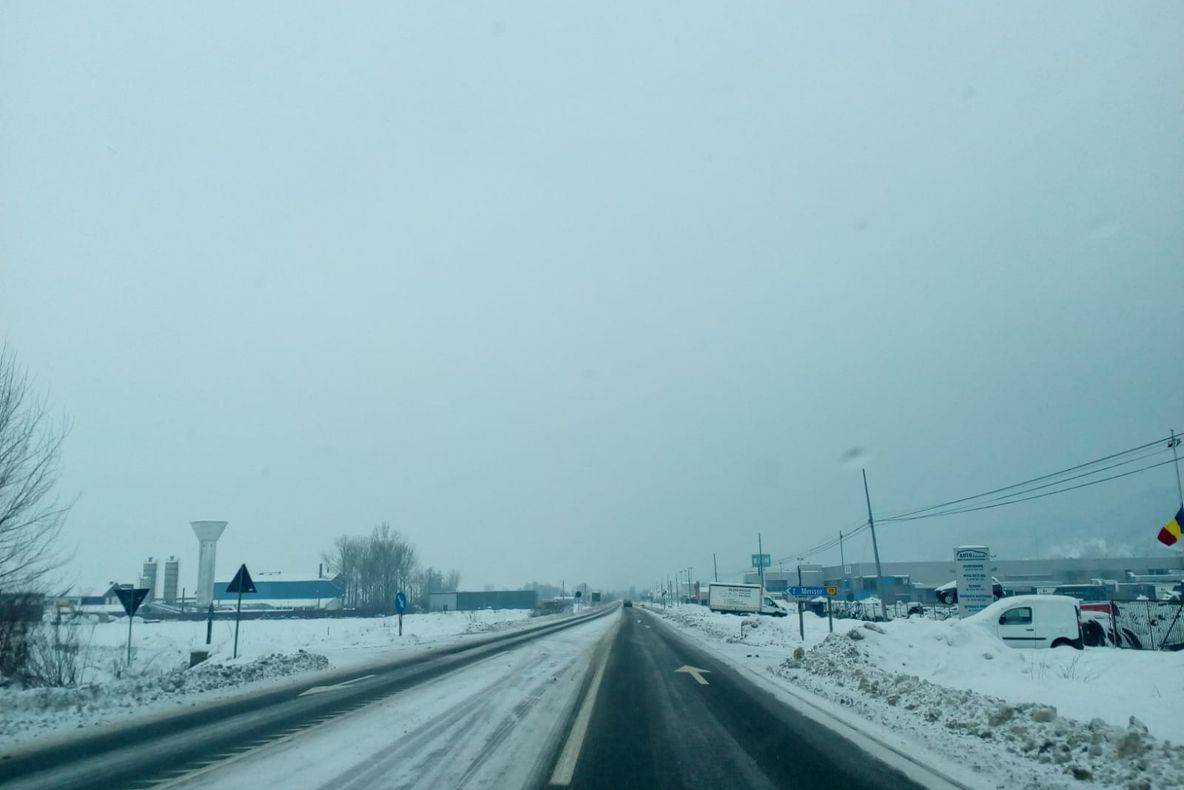 Ninge pe toate sectoarele de drumuri naționale din județ