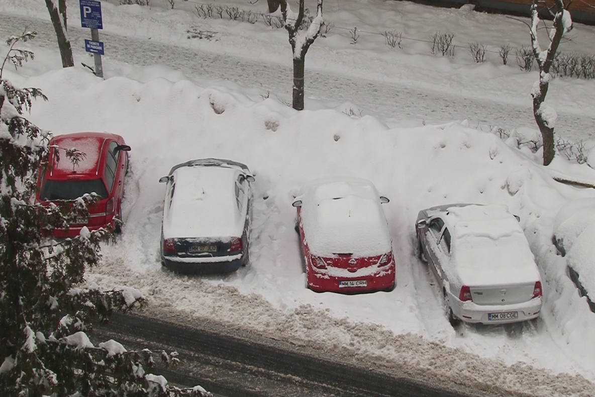 În Baia Mare, cu mașinile sub zăpadă