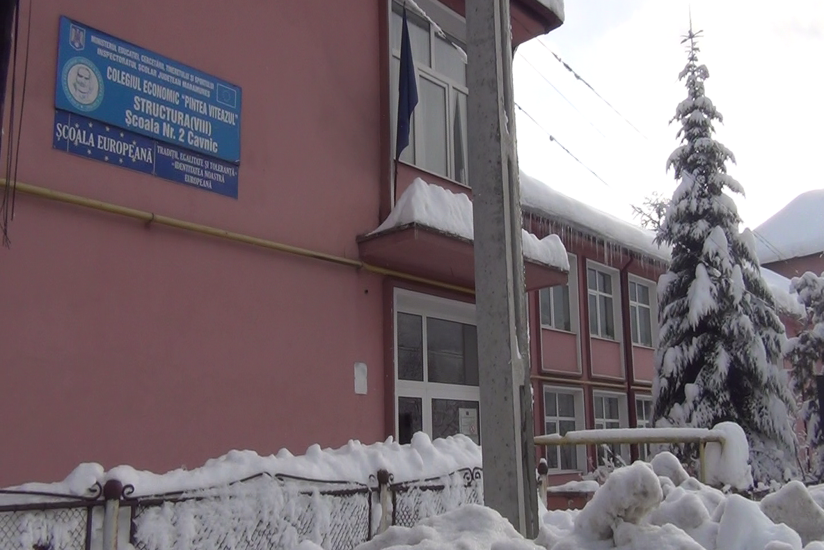 Cavnicul, sufocat de zăpadă. Copiii nu merg la școală