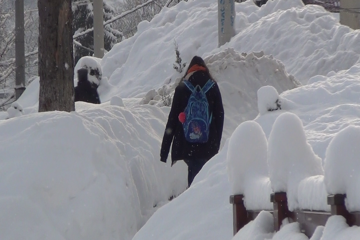 Cursuri suspendate și mâine, în mai multe școli din Maramureș