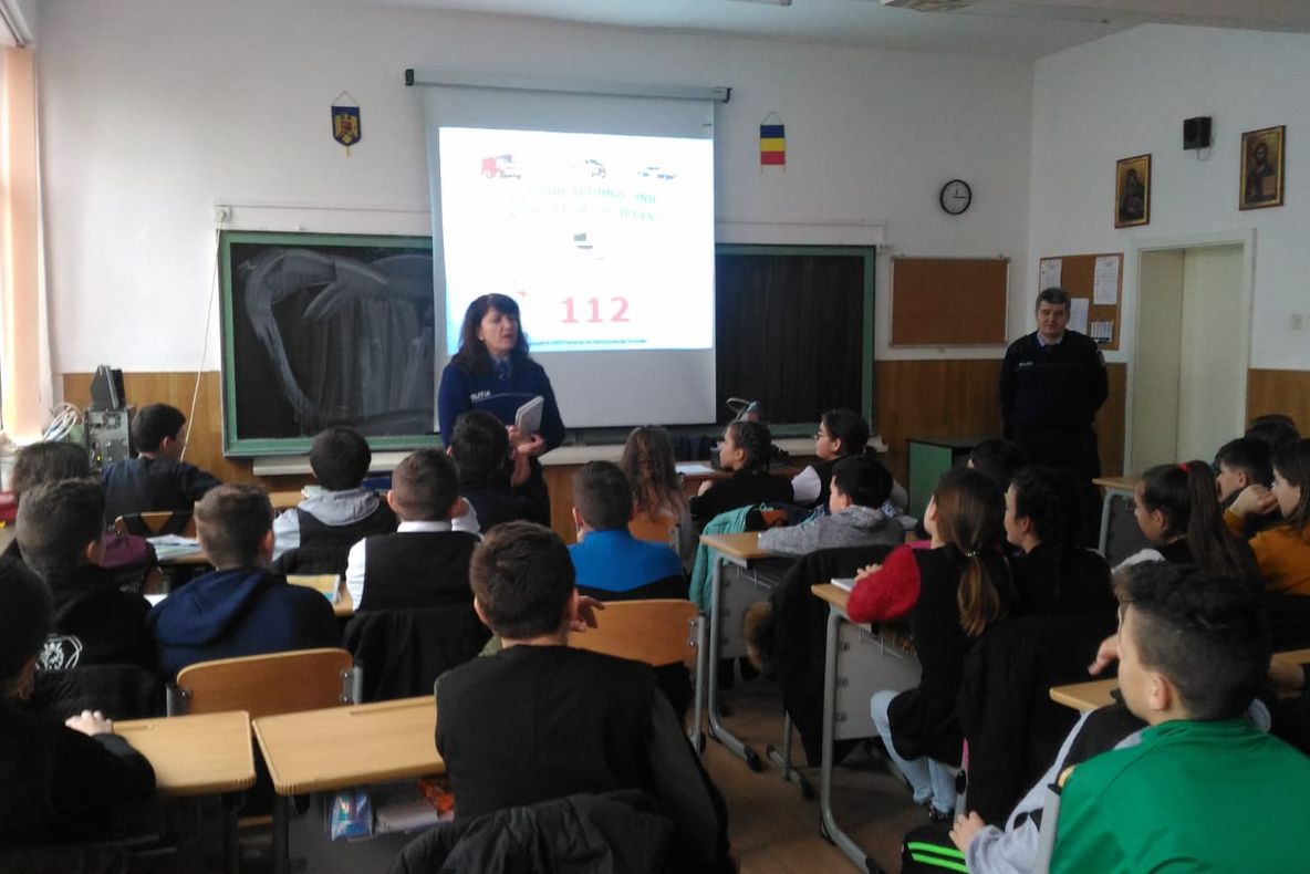 Poliţiştii maramureşeni intervin la peste 1000 de cazuri pe lună, semnalate prin 112