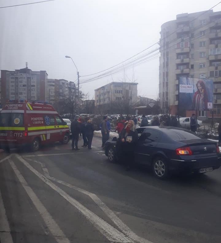 Accident grav în Baia Mare. Tânără de 15 ani, accidentată pe trecerea pentru pietoni