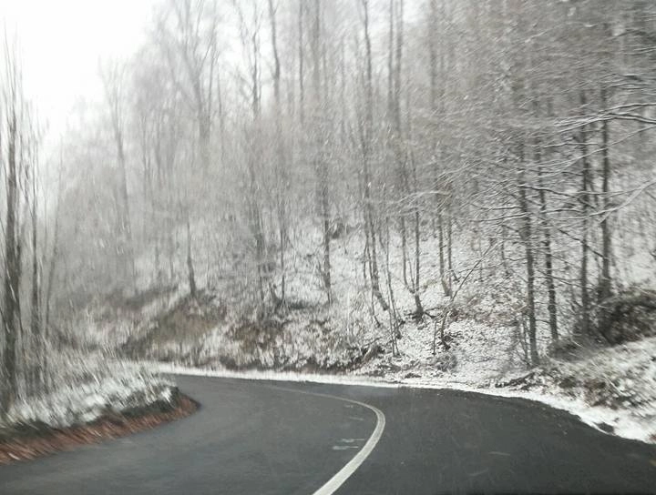 Circulatie rutiera in conditii de iarna pe drumurile din Maramures