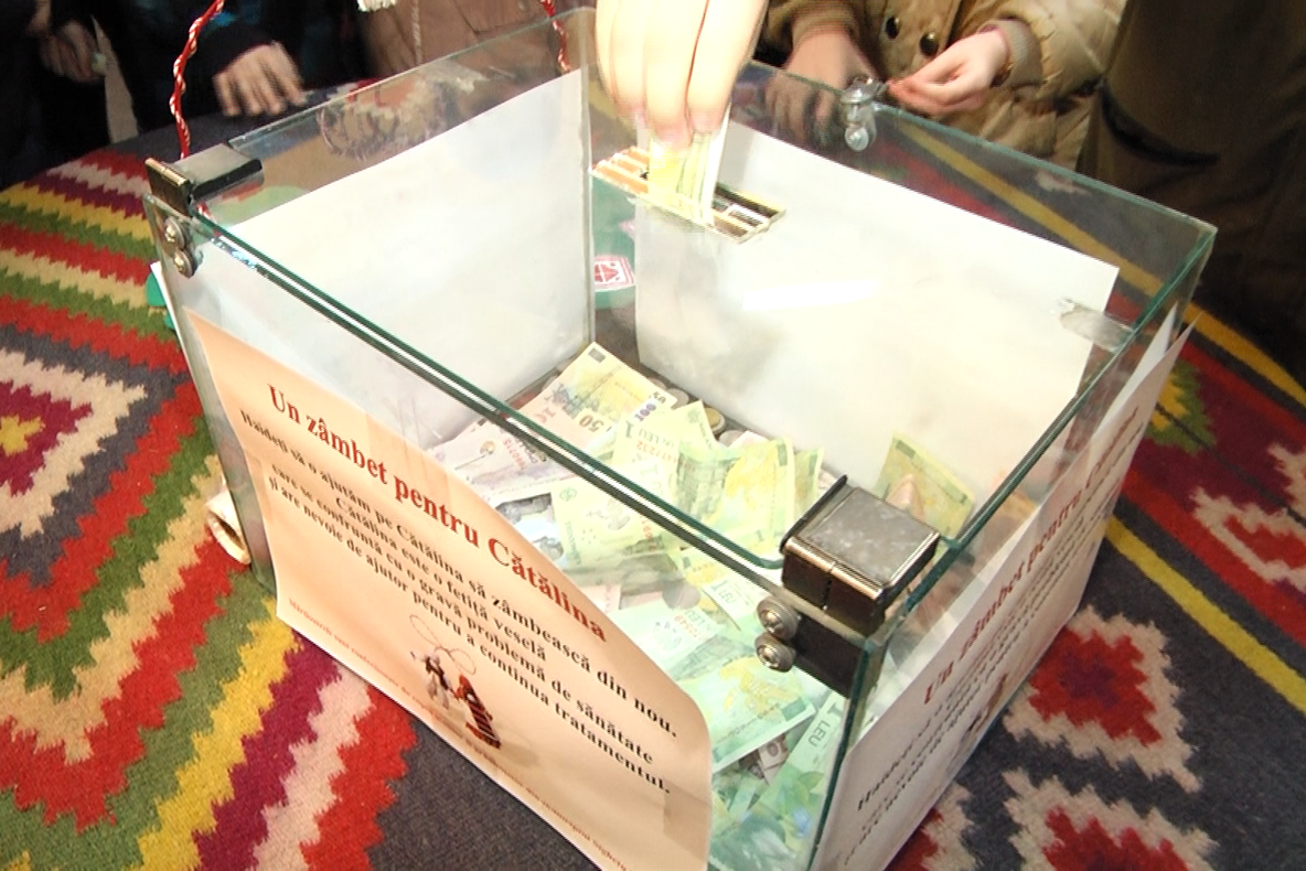 Expoziție de mărțișoare în scop caritabil. ”Cătălina are nevoie de ajutor”