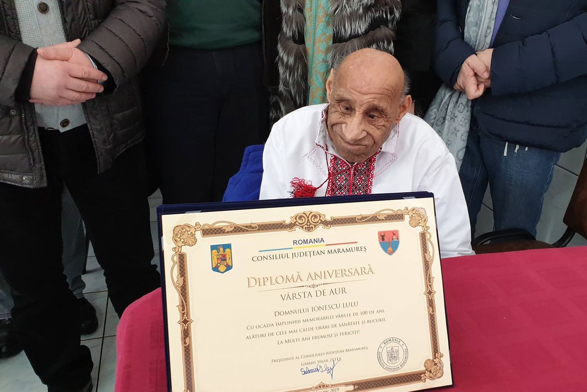 Un senior din sistemul de protecție specială al DGASPC Maramureș aniversează 100 de ani