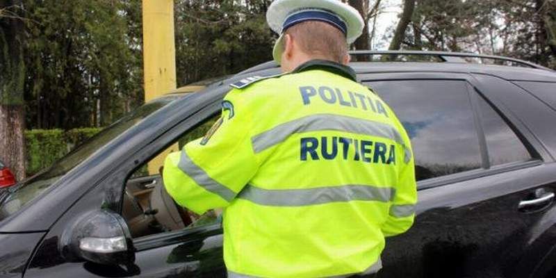 Peste 230 de abateri rutiere sancţionate în acest week-end de poliţiştii maramureșeni