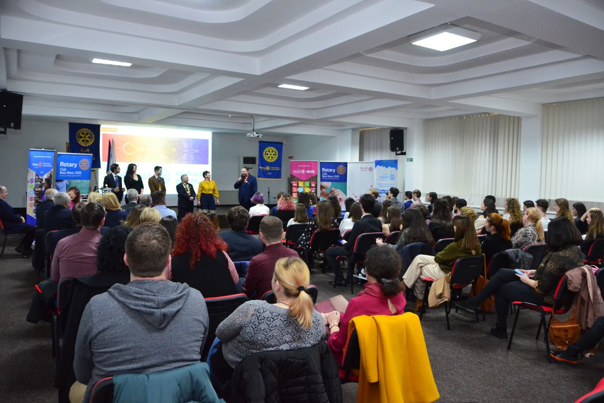 Un nou club Interact a fost primit in familia Rotary International la Baia Mare