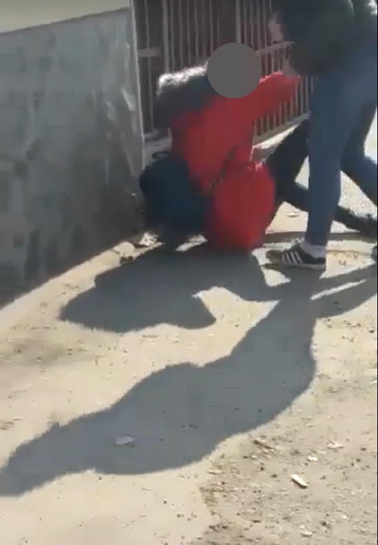 Două adolescente din Sighetu Marmației s-au bătut în plină stradă